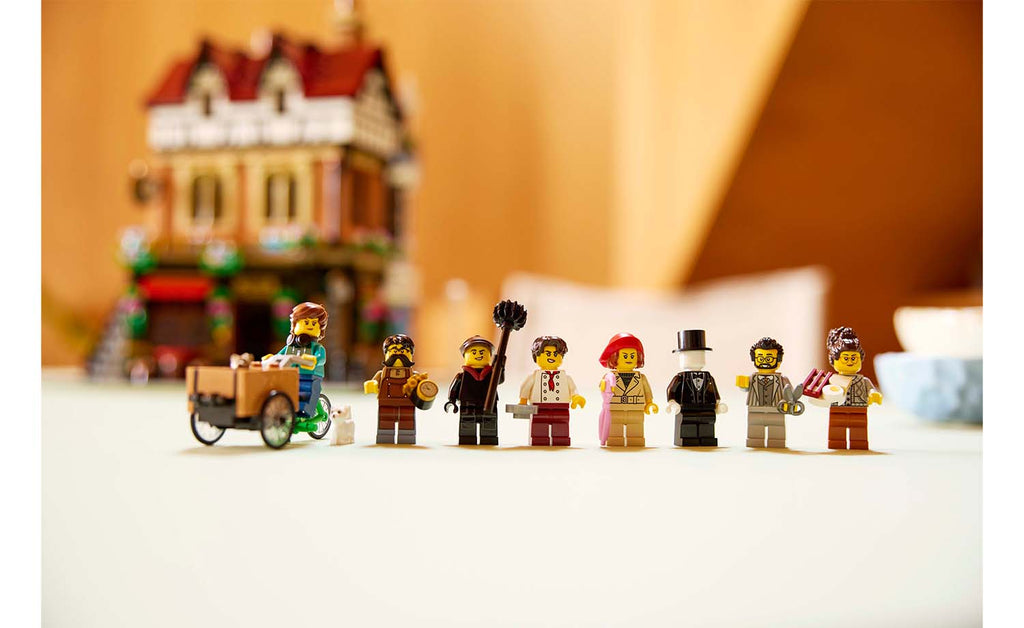 LEGO ICONS Tudor Corner 10350