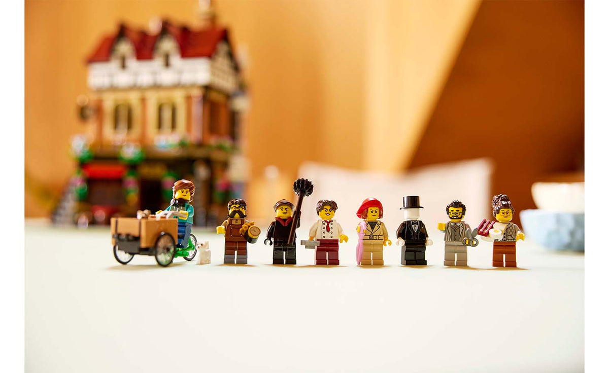 LEGO ICONS Tudor Corner 10350