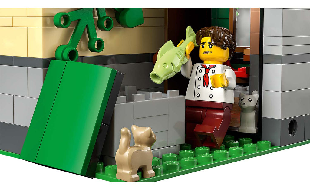 LEGO ICONS Tudor Corner 10350