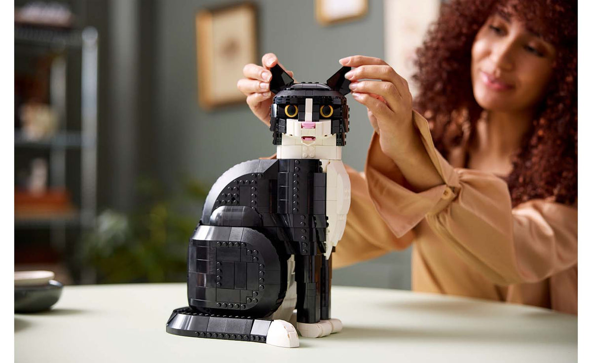 LEGO Ideas Tuxedo Cat 21349