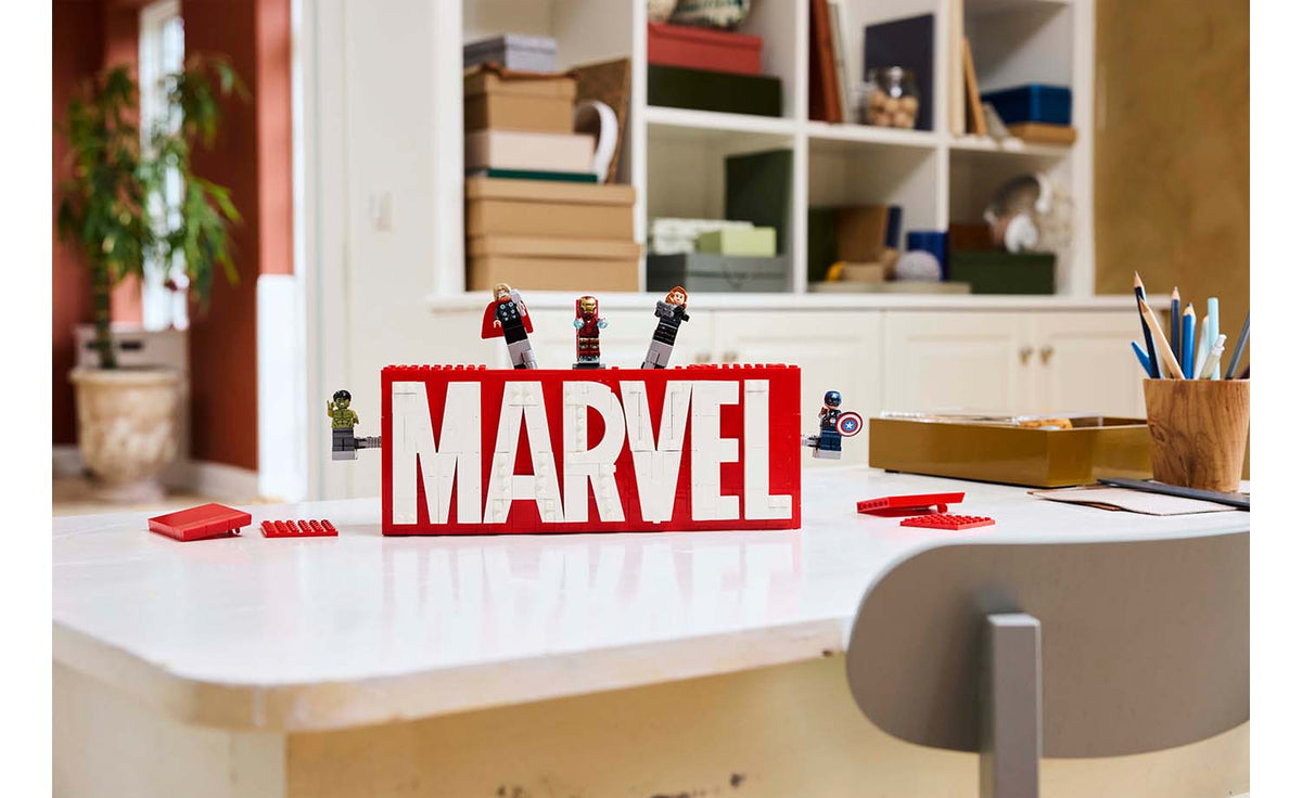LEGO MARVEL Logo & Minifigures 76313