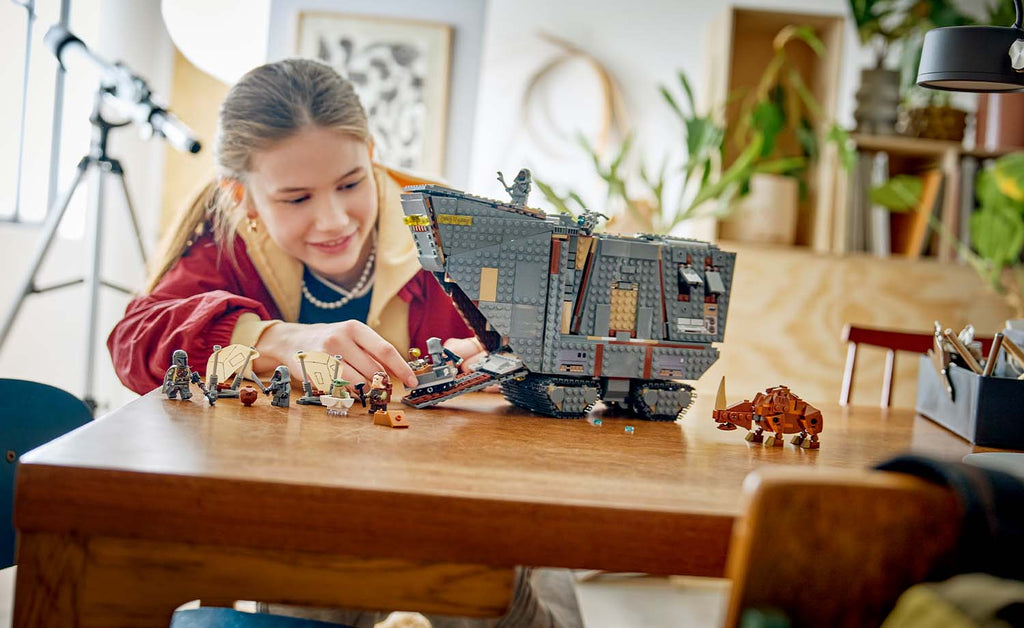 LEGO Star Wars Offworld Sandcrawler and Mudhorn 75453