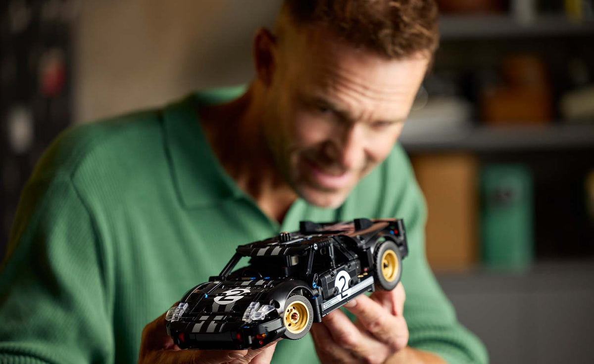 LEGO Technic 1966 Ford GT40 MKII Race Car 42223