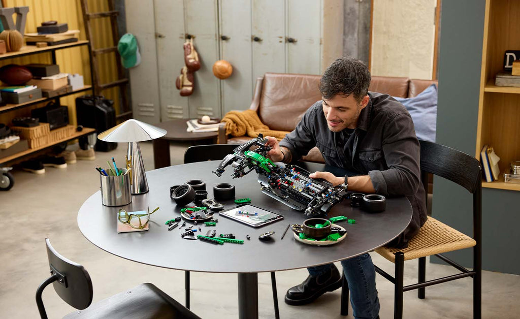 LEGO Technic Aston Martin Aramco AMR25 F1 Car 42240