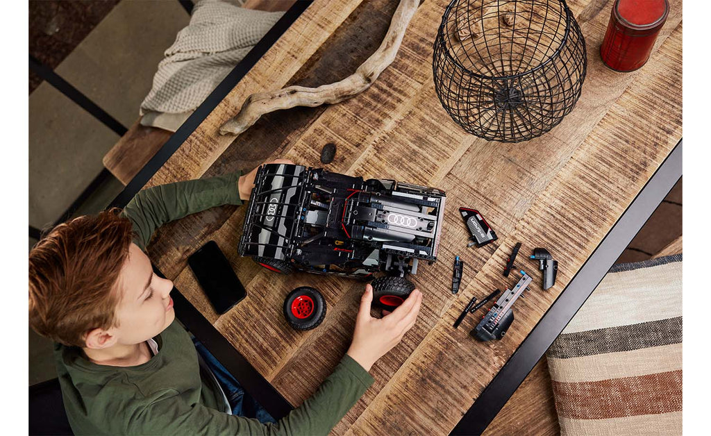 LEGO Technic Audi RS Q e-tron 42160