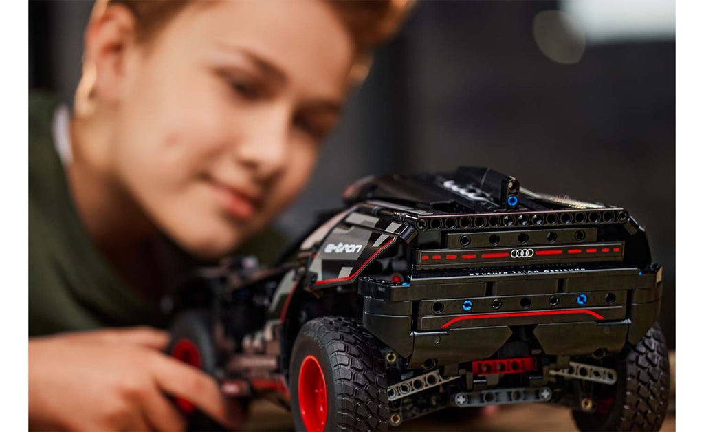 LEGO Technic Audi RS Q e-tron 42160