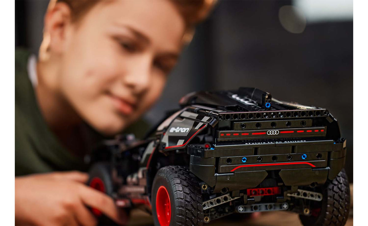 LEGO Technic Audi RS Q e-tron 42160