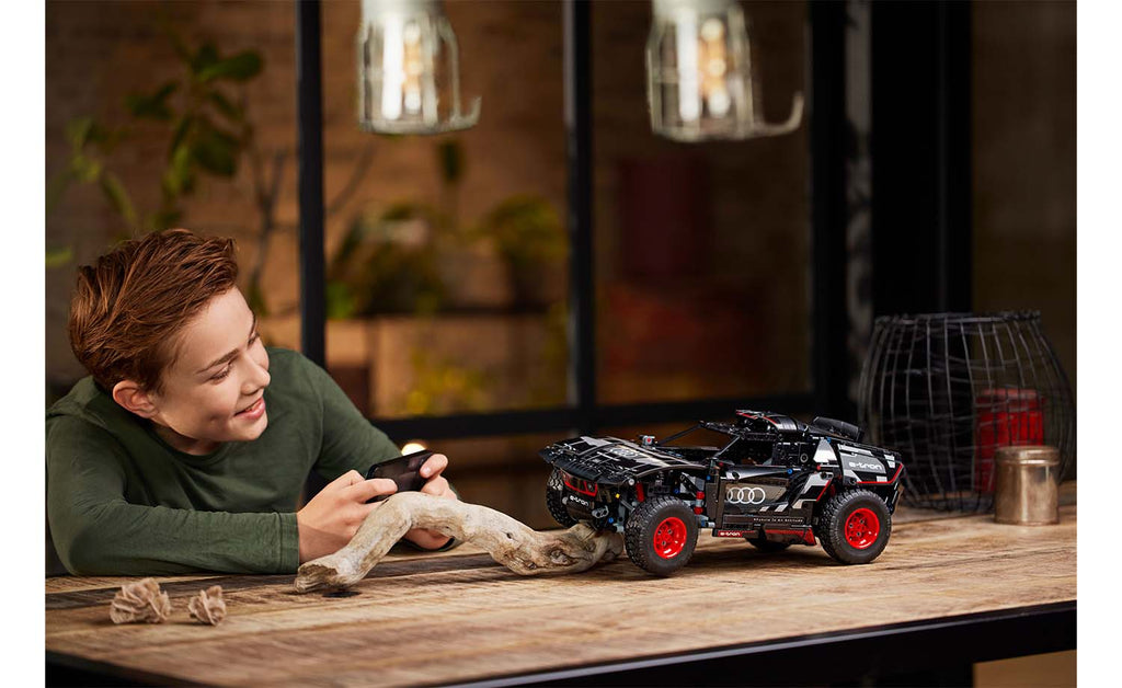 LEGO Technic Audi RS Q e-tron 42160