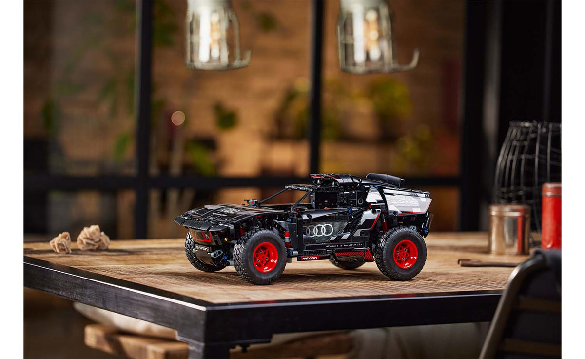 LEGO Technic Audi RS Q e-tron 42160