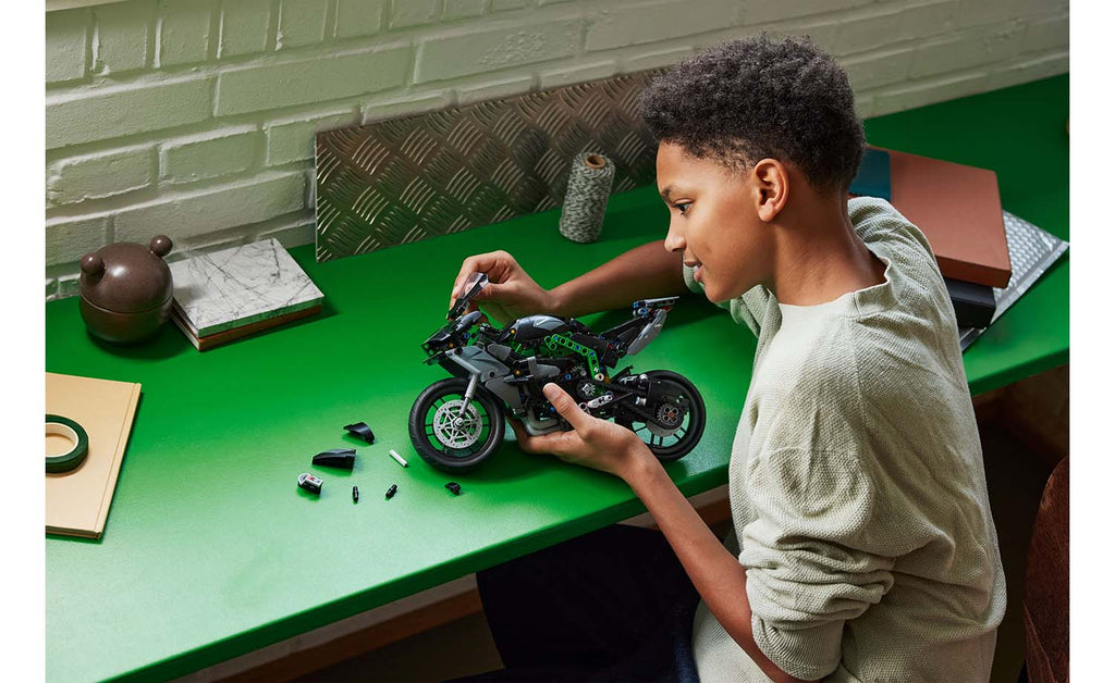 LEGO Technic Kawasaki Ninja H2R Motorcycle 42170
