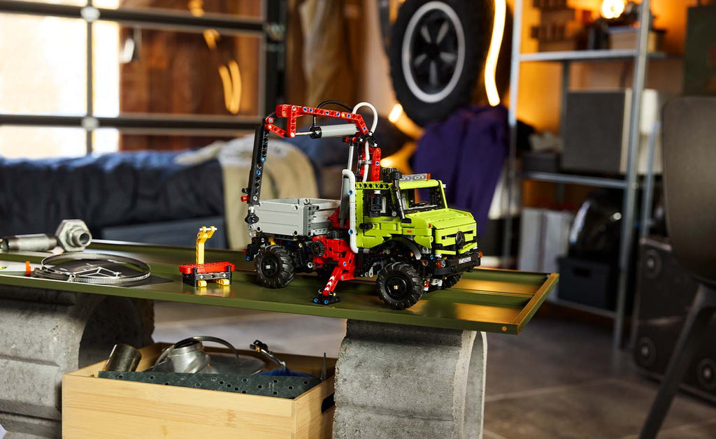 LEGO Technic Mercedes-Benz Unimog U 5023 with Crane 42242