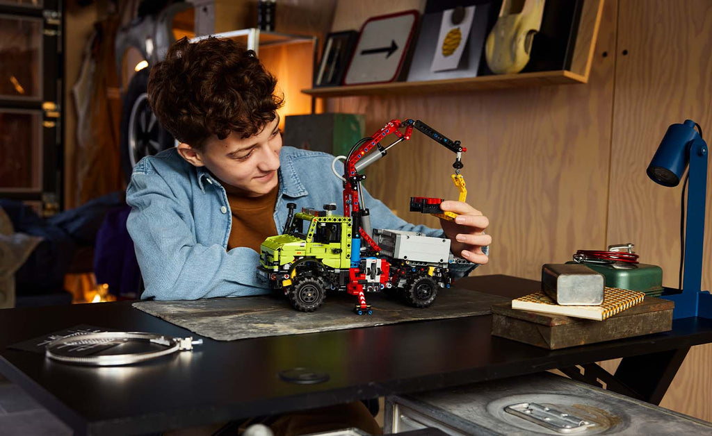 LEGO Technic Mercedes-Benz Unimog U 5023 with Crane 42242
