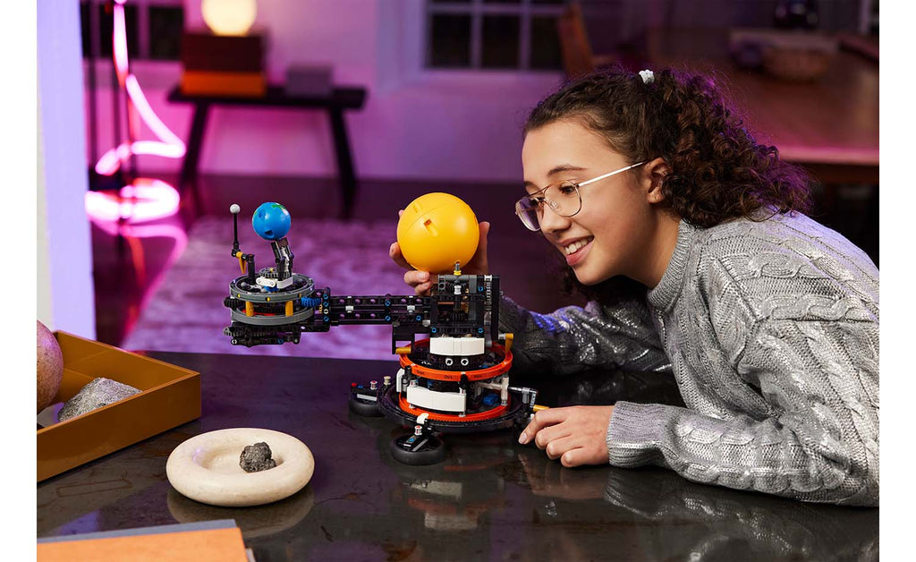 LEGO Technic Planet Earth and Moon in Orbit 42179
