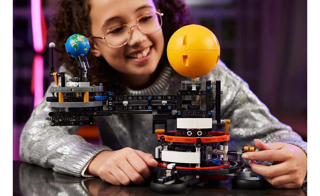 LEGO Technic Planet Earth and Moon in Orbit 42179