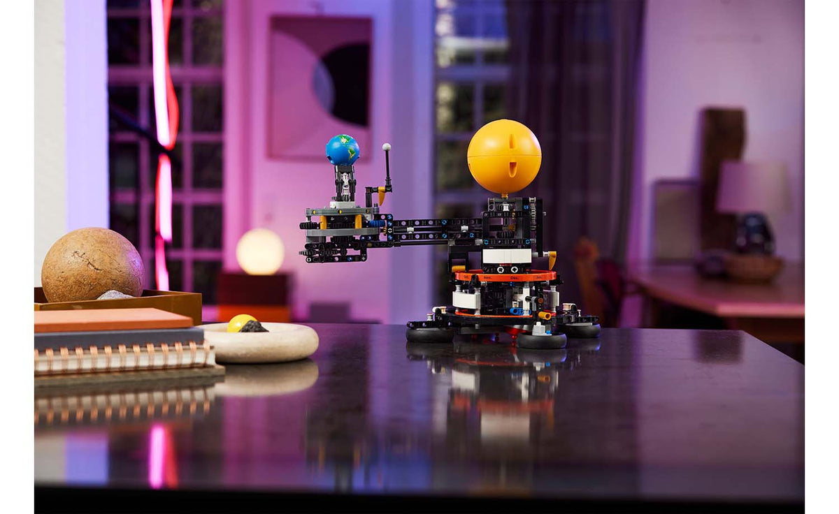 LEGO Technic Planet Earth and Moon in Orbit 42179