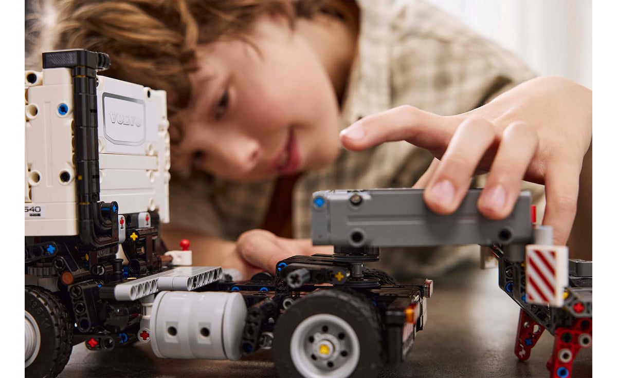 LEGO Technic Volvo FMX Truck & EC230 Electric Excavator 42175