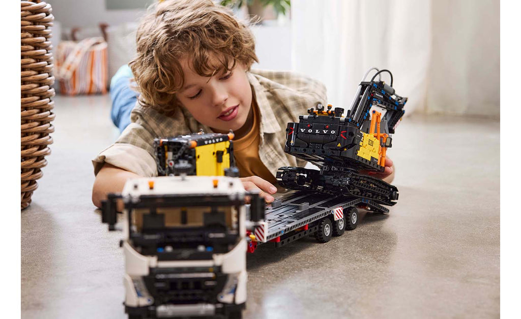 LEGO Technic Volvo FMX Truck & EC230 Electric Excavator 42175
