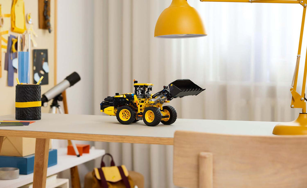 LEGO Technic Volvo L120 Electric Wheel Loader 42209