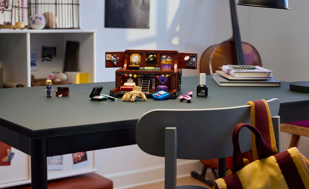 LEGO Wednesday Thing's Apartment 76785