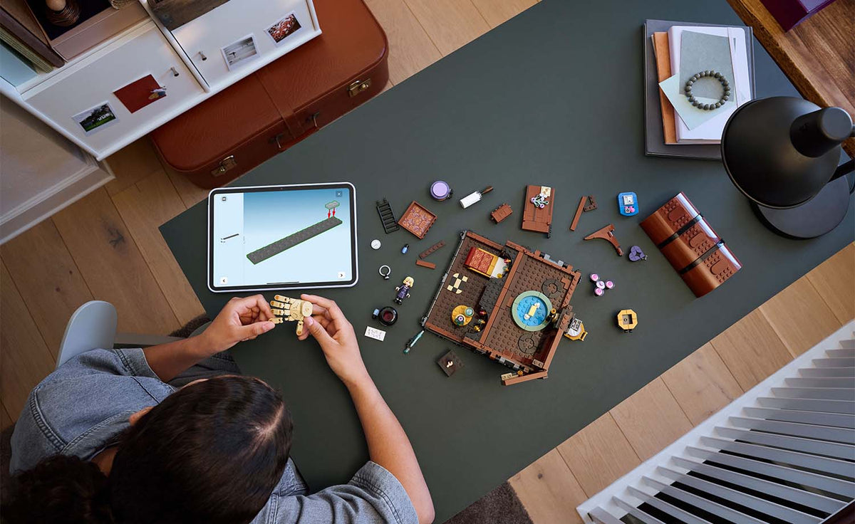 LEGO Wednesday Thing's Apartment 76785