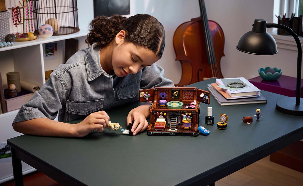 LEGO Wednesday Thing's Apartment 76785