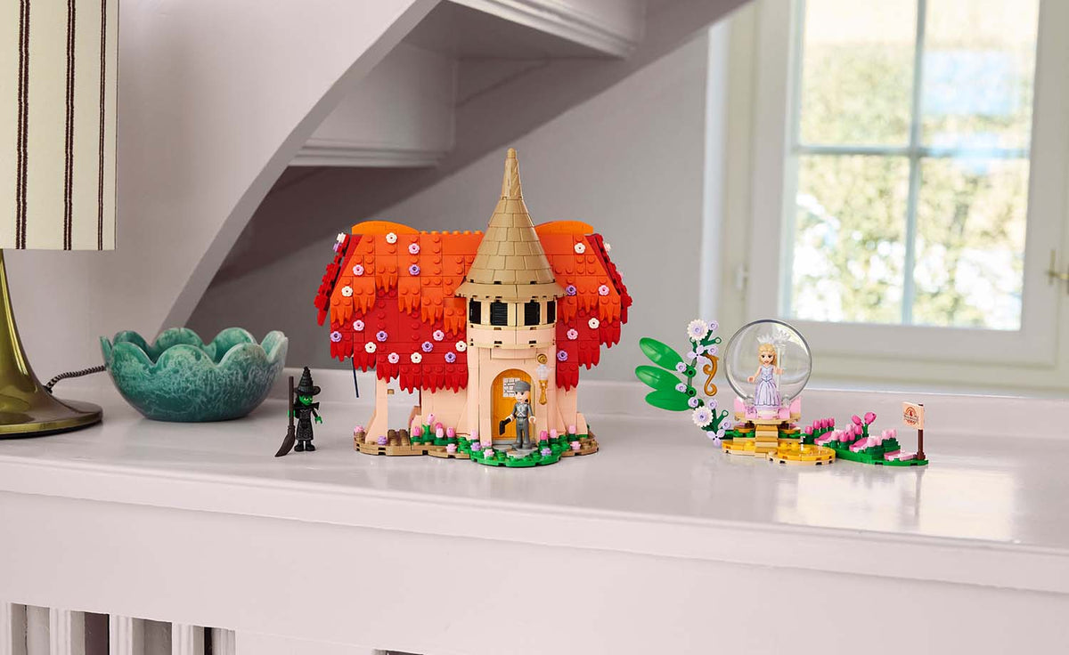 LEGO Wicked Glinda & Elphaba Visit Munchkinland 75690