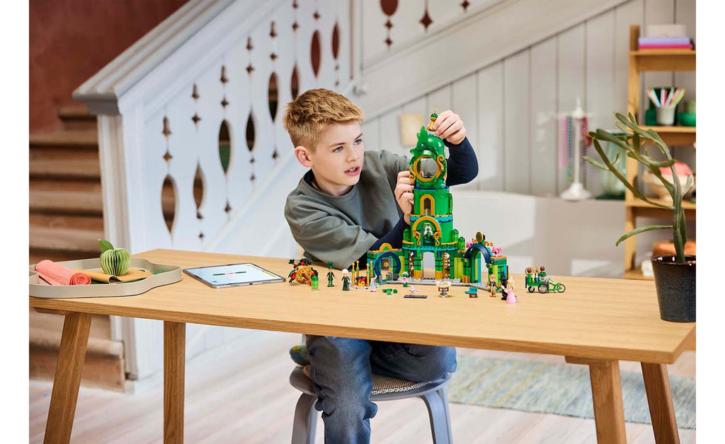 LEGO Wicked Welcome to Emerald City 75684