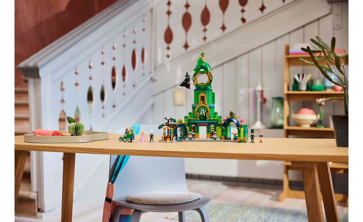LEGO Wicked Welcome to Emerald City 75684